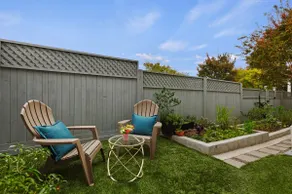 Gorgeous Second Floor Apartment. Walk Everywhere! - Image 4