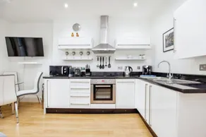 Harbour View Apartment - Image 3