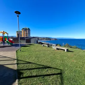 Apartment with beautiful ocean and city views - Image 4