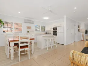 Martys Little Beach No 1 Two Story Apartment - Image 4