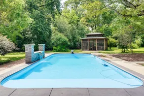 Wayne Woods A Luxury 6-acre Villa - Image 2