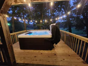 Larsen Hunters Rustic Cabin with Hot tub - Image 5