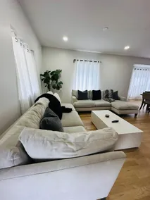 Modern Sleek Home! Near ALL Entertainment Districts! - Image 2