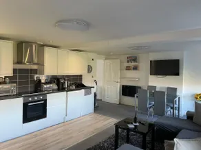 Fabulous 2 bedroom modern penthouse apartment. - Image 2