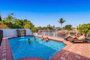 Luxury Waterfront w Pool, Sauna, Dock & Playground - Image 2