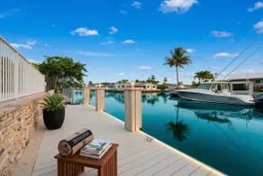 Luxury Waterfront w Pool, Sauna, Dock & Playground - Image 4