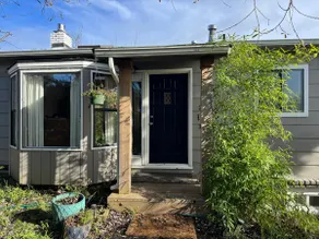 Arcata home with balcony grill - Image 4