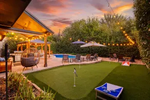 Timeless-Inn•Heated Pool•Mini-Golf•Cinema &Arcades - Image 3