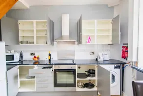 Spacious 2BR Bolton Stay | Work & Family Friendly - Image 4
