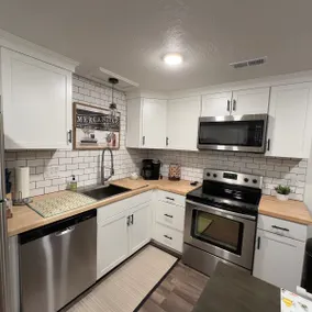 Cozy 2 Bedroom 1 Bath Kitchen - Image 4