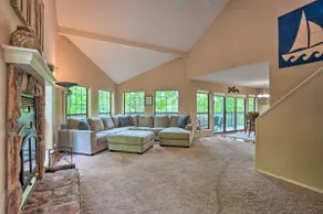 Beaver Lake Retreat w/ Deck & Private Hot Tub - Image 4