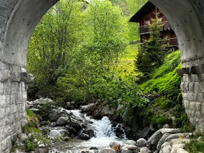 Charming Apartment in the Heart of the Swiss Alps - Image 3