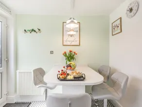 Comfy Kozy Cottage - Image 4