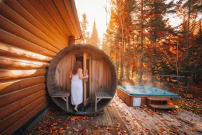 Chalet Bee with Private Hot Tub, Sauna & Pool , Fiddler Lake - Image 4