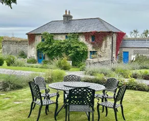 Charming cottage in the grounds of Killua Castle - Image 4