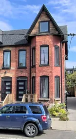Chic 3-Bedroom Escape | Artful Elegance & Comfort - Image 2