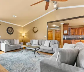 Beautiful Large Upscale Branson Home! - Image 3