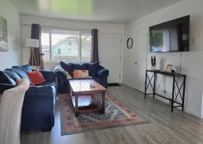 McKenzie Landing: 2 bedroom home w/ garage - Image 2