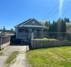 Cheerful Proctor Home in the Heart of the 253 - Image 2