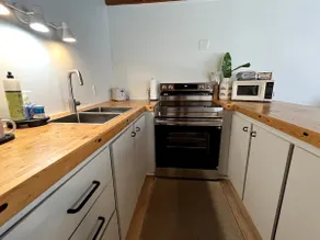 2 Blocks Walk to the Beach! Renovated Beach Apt - Image 3