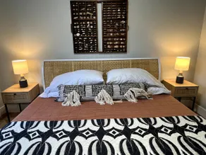 2 Blocks Walk to the Beach! Renovated Beach Apt - Image 2