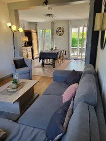 Cozy air-conditioned house • pool • movie room • fiber optic - Image 3