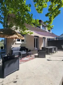 Cozy air-conditioned house • pool • movie room • fiber optic - Image 2