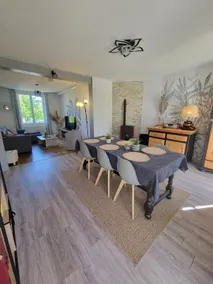 Cozy air-conditioned house • pool • movie room • fiber optic - Image 4