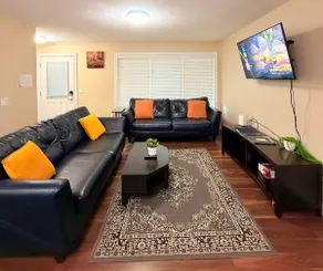 Elegant 3-Bedroom Home w/a Relaxing King Suite - Image 2