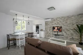 Air-conditioned House | Large Garage | Exterior - Image 2