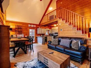 Freshly painted cabin with 3 floors and 3 baths - Image 3