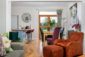 Shannonside - Stylish 5 Bed Marina home & 40ft mooring - Image 3