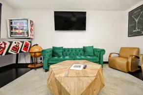 Flats Social Club | City Getaway w/ Hot Tub - Image 3