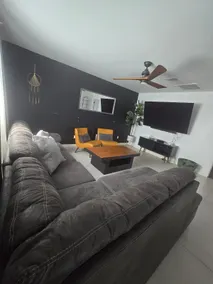 Cozy 2- Bedroom Duplex with Free parking - Image 5