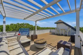 HERITAGE HOUSE- HUGE POOL-ROOFTOP-PICKLE-BALL COURT-ARCADE-HOT-TUB - Image 4
