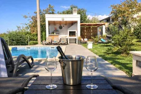 Villa Amoena with Pool and Sauna - Image 3