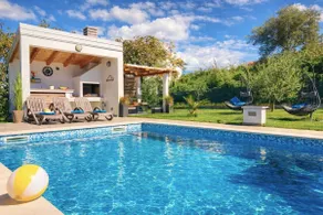 Villa Amoena with Pool and Sauna - Image 2