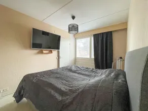 First-floor studio, free parking - Image 2