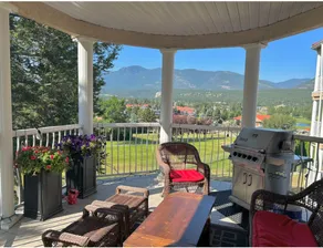 Beautiful Mountain Getaway (Main Floor/No Stairs) - Image 2