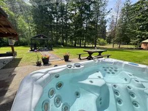 Private River Front Oasis, HotTub, Firepits + A/C - Image 2