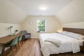 Cheerful Central District Duplex: Upstairs - Image 3