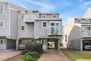 Bright end unit across from pool -steps to beach ramp -beach chairs & cart incl. - Image 4