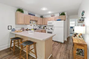 Bright end unit across from pool -steps to beach ramp -beach chairs & cart incl. - Image 5