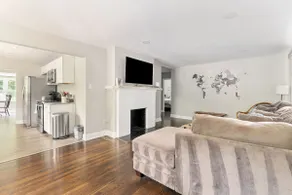 Cozy 3 bedroom home near Downtown - Image 4