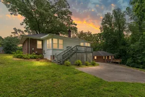 Cozy 3 bedroom home near Downtown - Image 2