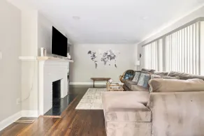 Cozy 3 bedroom home near Downtown - Image 5