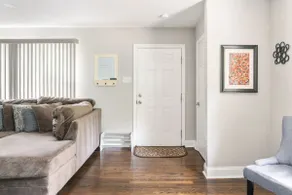 Cozy 3 bedroom home near Downtown - Image 3