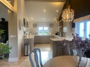 Beautiful open plan accommodation to 1st floor. - Image 4