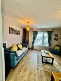 Family Home / Private Parking / Terrace / Hot Tub - Image 5
