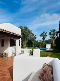 Authentic & spacious Villa with amazing pool - Image 4